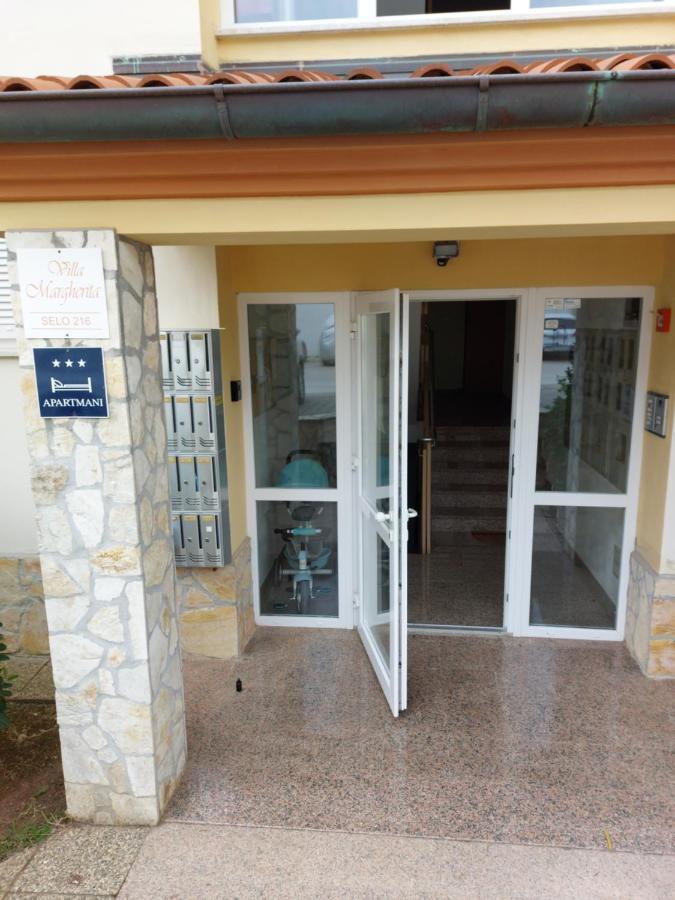 Bentley - Sea-View - 2 Bedroom Apartment Premantura Luaran gambar